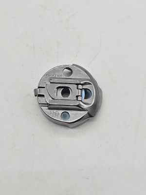 Brother HE800 шпульный колпачок SA9138101 (original), (S50237001) bobbin case assy
